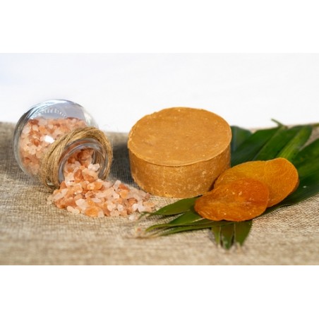 Shampoing solide fruité à la pêche, naturel et fabriqué en France. Soin doux et parfum frais pour des cheveux éclatants