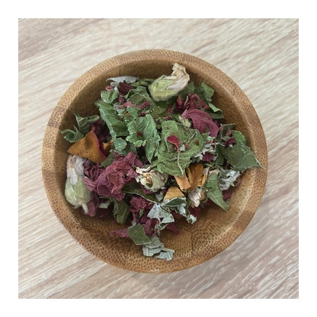 Tisane pour jeunes mamans, cultivée à la main par un artisan local. Soin apaisant et naturel, fabriqué dans le Nord